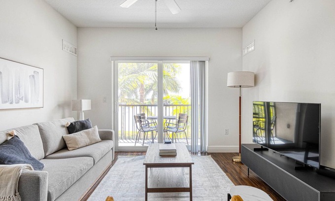 Miramar Apartamento | Bright Miramar 2BR w/ Gym, Pool & W/D, nr WF, by Blueground