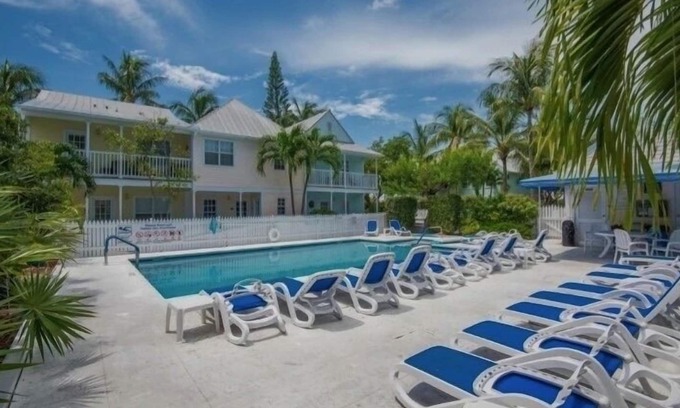 Truman Annex Condominio | Pocos minutos a pie TODO: playas, restaurantes y bares: 3 bicicletas, 2 porches, estacionamiento