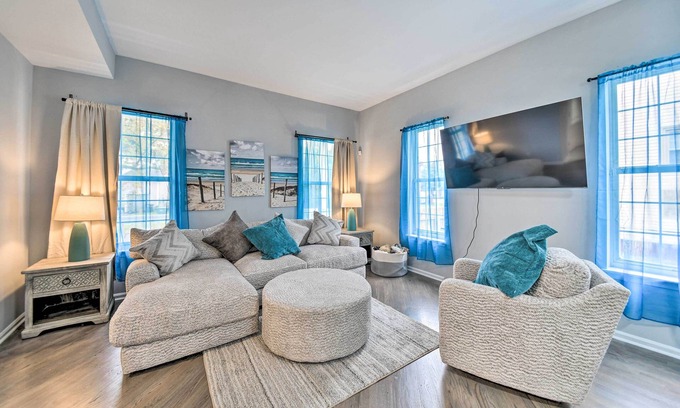 Norfolk Casa | Bright Norfolk Home w/ Deck < 3 Mi to Town!