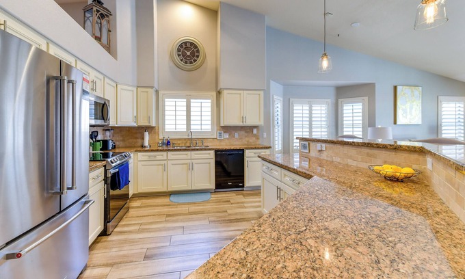 Paradise Valley Village Cabaña | Bright North Phoenix Home w/ Private Yard + Pool!