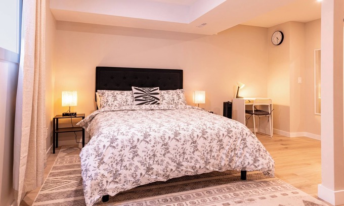 Southeast Calgary Casa | Bright Riverbend Getaway | Close to Nature & Downtown