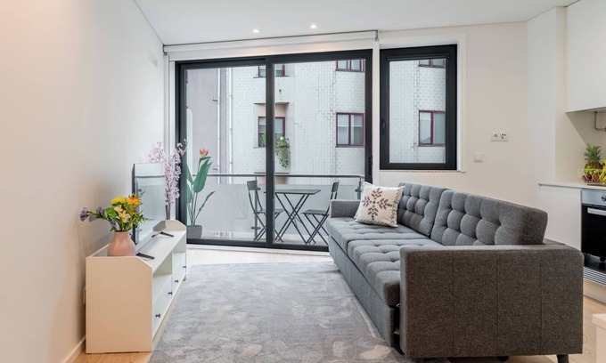 Leca da Palmeira Apartamento | HostWise – Bright Studio w/ Balcony and Garage