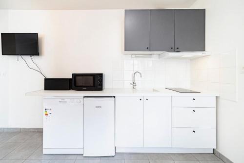 Gorge de Loup Apartamento | Bright studio with garage - Valmy District