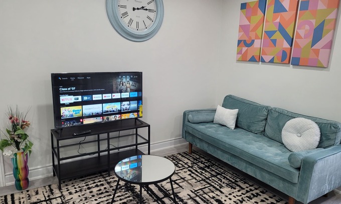 Halton Regional Municipality Casa | Bright & stylish 2 bed entire guest suite with private entrance and free parking