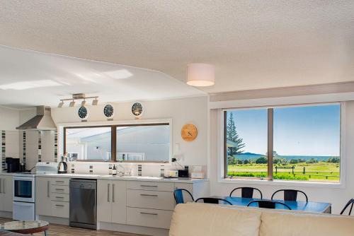 Waihi Beach Casa | Brighton family bach - sea views