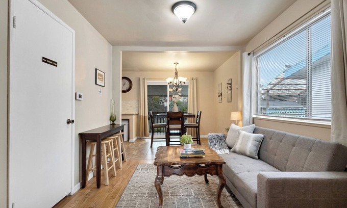 Brighton Casa | Brighton House - Walk to Metro