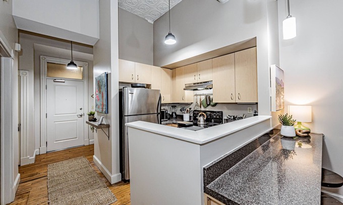 Monroe Ward Apartamento | Broad Street Historic - Walk to restaurants/bars