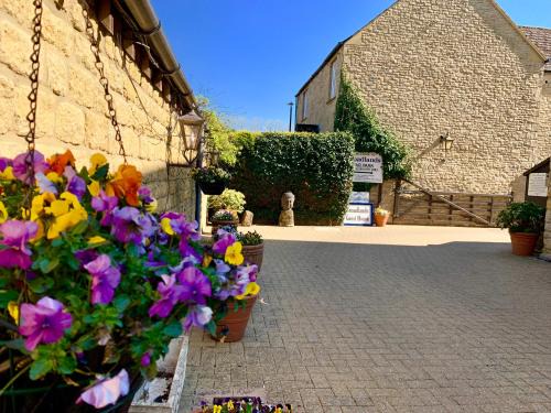 Bourton Casa | Broadlands