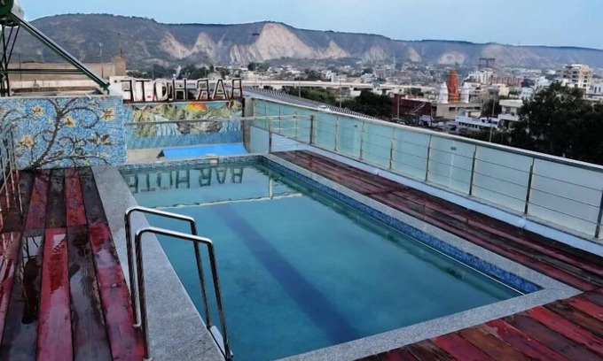 Jaipur Hotel | Broadway Inn