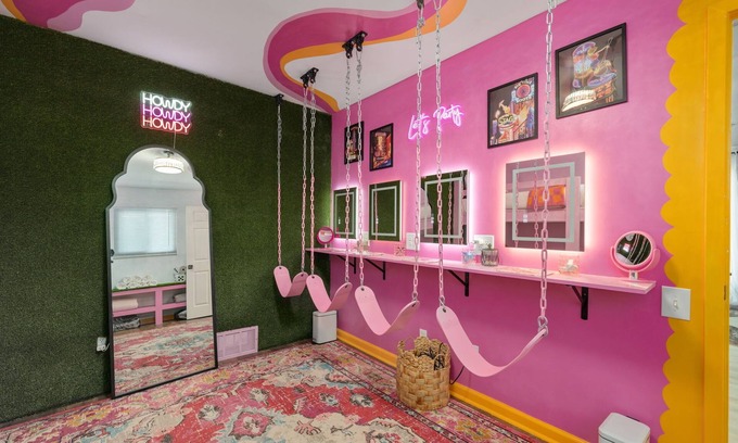 East Bank Apartamento | Poolside Nashville Home –Walk to Broadway-Sleeps 6