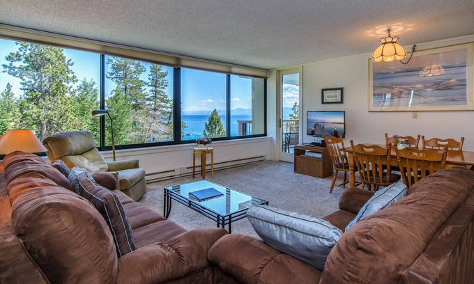 Brockway Condominio | Brockway Springs Getaway w/ Pool, Balcony & Stunning Lake Views