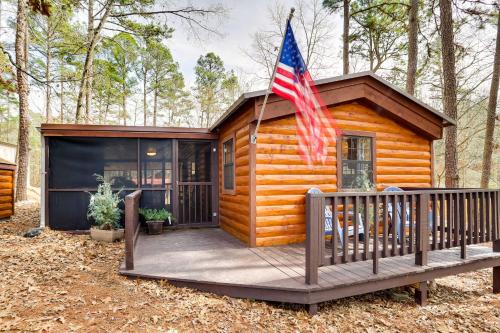 Broken Bow Casa | Broken Bow Abode with Hot Tub Less Than 7 Mi to Lake!