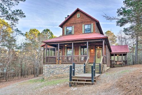 Broken Bow Casa | Broken Bow Cabin with Deck, Hot Tub and Fire Pit!