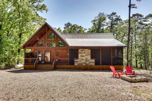 Broken Bow Casa | Broken Bow Cabin with Hot Tub and Outdoor Fireplace!