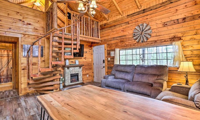 Broken Bow Casa | Broken Bow Log Cabin with Fire Pit, Pond, and Deck!