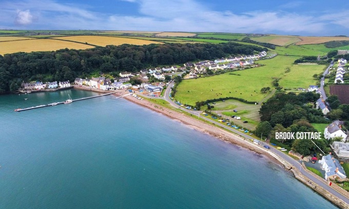 St Brides Casa | Brook Cottage - 6 Bedroom Cottage - Dale