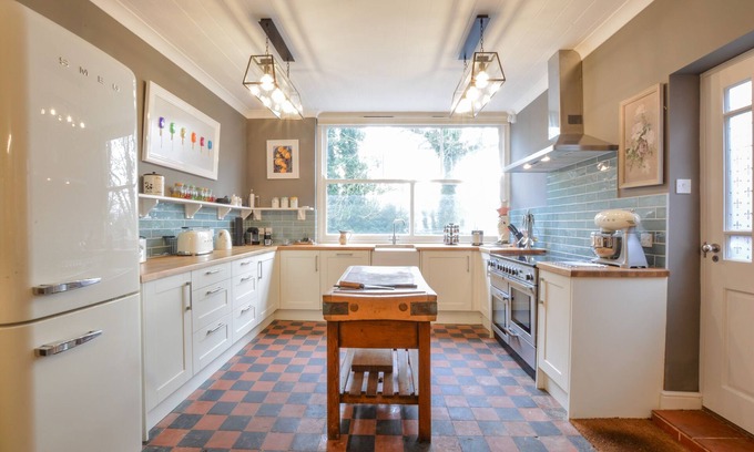Earl Soham Casa | BROOK HOUSE, pet friendly, character holiday cottage in Framlingham