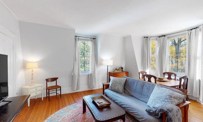 Emerson Gardens Apartamento | Brookline Village, Public Transport, Longwood Med