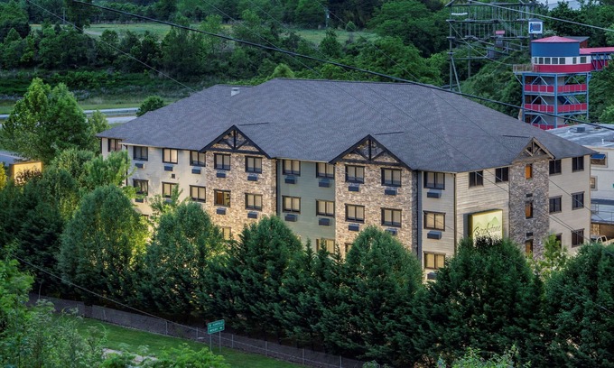 Asheville Hotel | Brookstone Lodge near Biltmore Village, Ascend Hotel Collection by Choice Hotels International