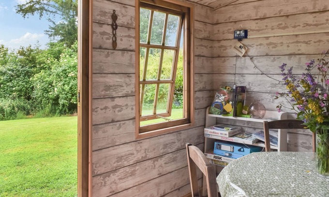 Llanfihangel Tal-y-llyn Cabaña | Brown Hare - UK49799