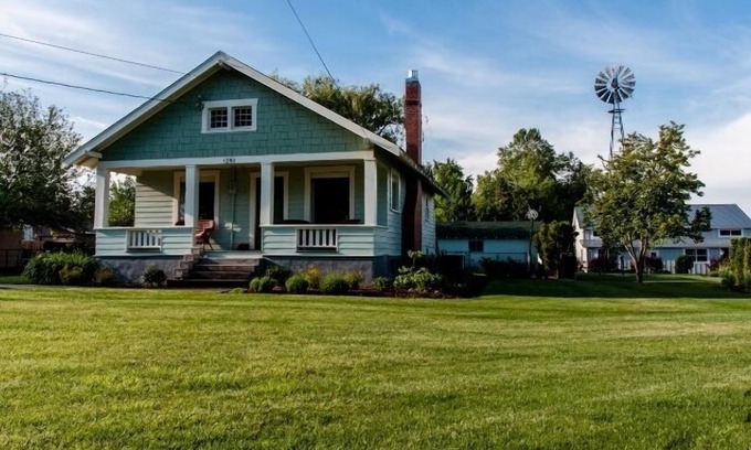 Walla Walla East Casa | Bryant House: Bungalow perfecto con chimenea, patio privado, piscina y patio grande