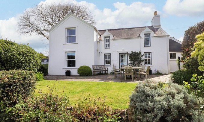 Garn Fadryn Cabaña | BRYN TIRION, pet friendly, character holiday cottage in Morfa Nefyn