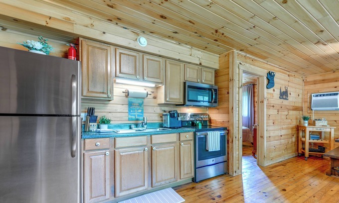 Bryson City Cabaña | Bryson City Cabin in Smoky Mtn W/resort Amenities