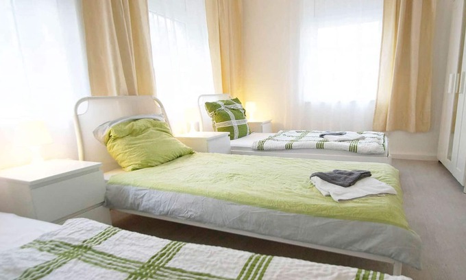 Burscheid Apartamento | HÖ01 large apartment with dryer and washing machine