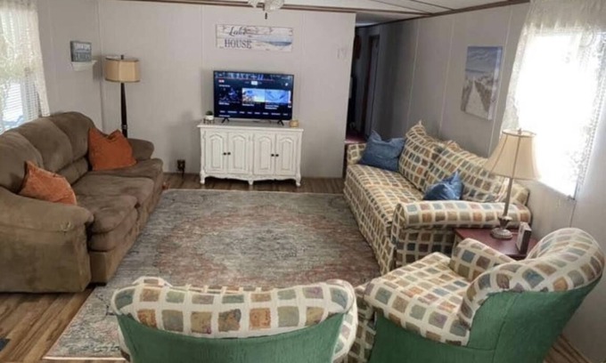 Springville Casa | Buchanan Resort 2 Bed/ 1 Bath Lake Retreat