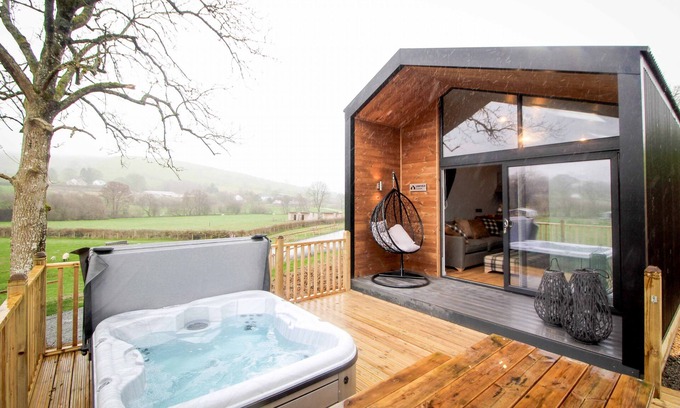 Rhayader Cabina | Buck Barn - a cabin that sleeps 6 guests in 2 bedrooms