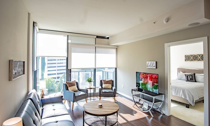 Lenox Apartamento | Buckhead Fully Furnished Apartment by RedAwning