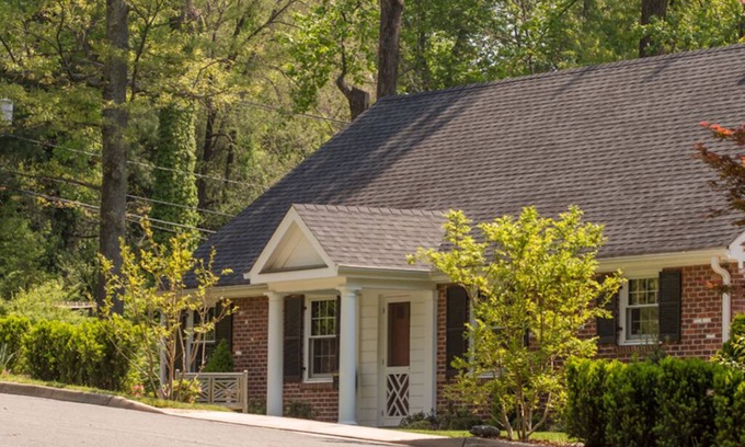 Venable Casa | Buckingham Hall | Lujo, amueblado 3BR Home 1 milla de UVa y 1. 5 al centro