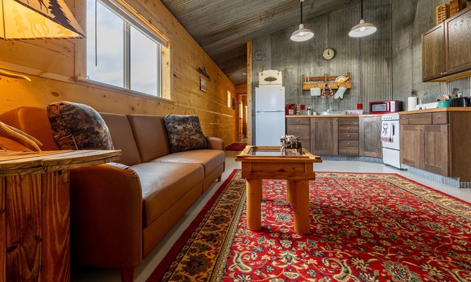 Wapiti Cabina | Buckshots Bunkhouse in the Wapiti Valley