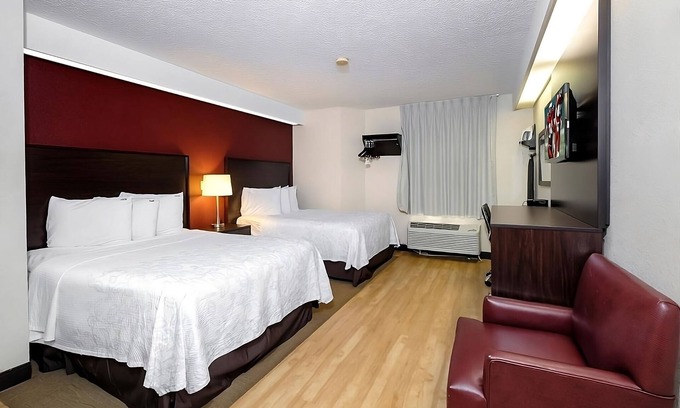 Palm Coast Hotel | Budget-Friendly Suites Close to Florida Agricultural Museum w/ Pool & Hot Tub!
