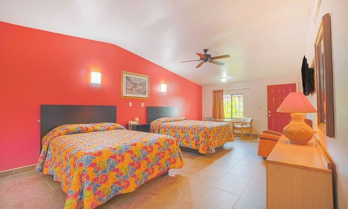 Weslaco Hotel | Budget Room with Essentials Near Weslaco Dining, Parks & Local Attractions