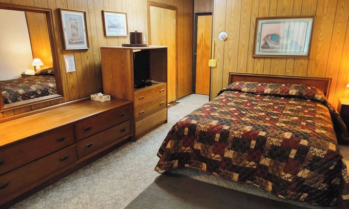 International Falls Hotel | Budget Stay Near Fishing Spots & Border Attractions – for Business and Leisure