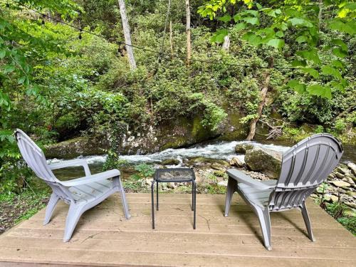 Robbinsville Casa | Buffalo Creek Cabin- Hot Tub Creekfront Escape