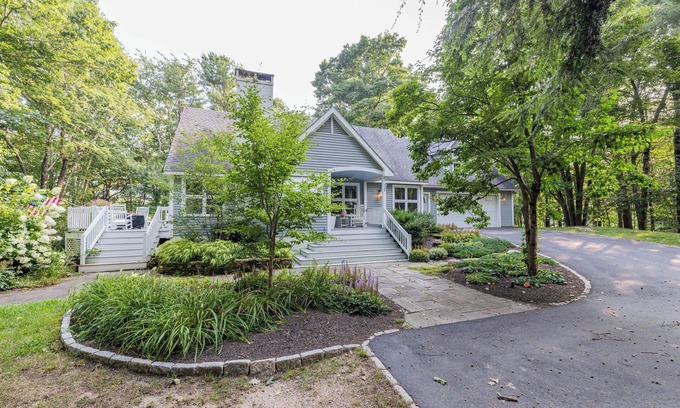 Kennebunk Casa | Bufflehead Hideaway - Stroll to Shops and Dining