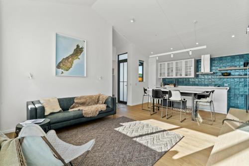 Wanaka Casa | Bull Ridge Escape - Wanaka Holiday Home