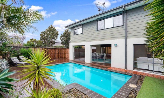 Greensborough Casa | Bundoora Perfection - Luxury Family Oasis w pool