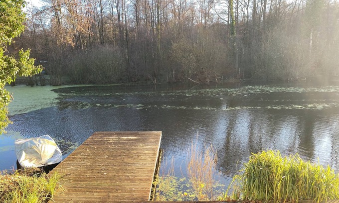 Traar Casa | Bungalow on the lake with private jetty, whirlpool & fireplace