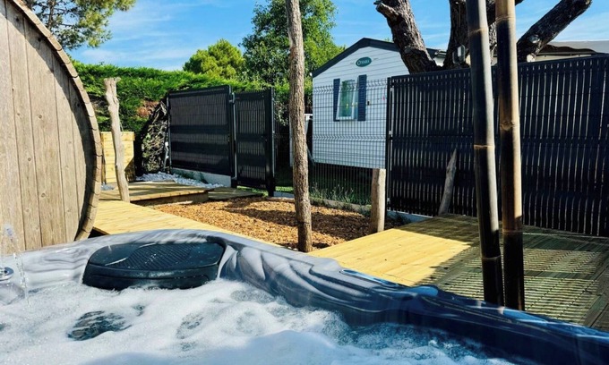 Erquy Alquiler De RV | Bungalow 'Près Plages Sauna Privé' con terraza privada y Wi-Fi