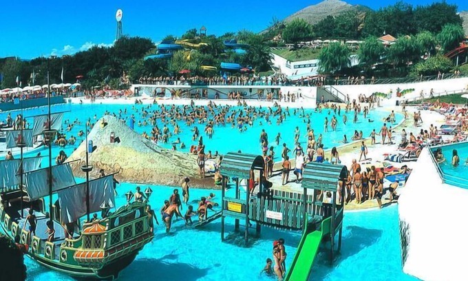 Ceriale Casa | Bungalow con entrada al parque acuático en Villaggio Il Paese di Ciribi, Ceriale