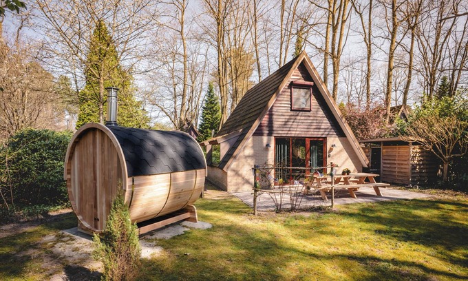 Rekem Casa | Bungalow with garden, pellet stove and private sauna