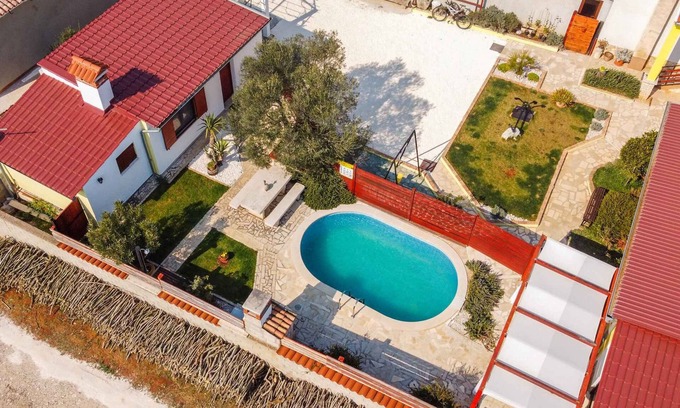 Muntic Casa | Casa vacacional con piscina y jardín