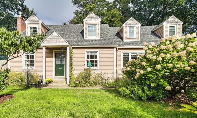 New North End Casa | Burlington Escape By Lake Champlain & Bike Path