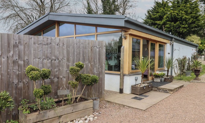 Swimbridge Cabaña | BURLODGE, luxury holiday cottage, with hot tub in Barnstaple