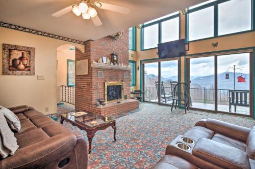 Burnsville Casa | Burnsville Home with Deck and Panoramic Mountain Views