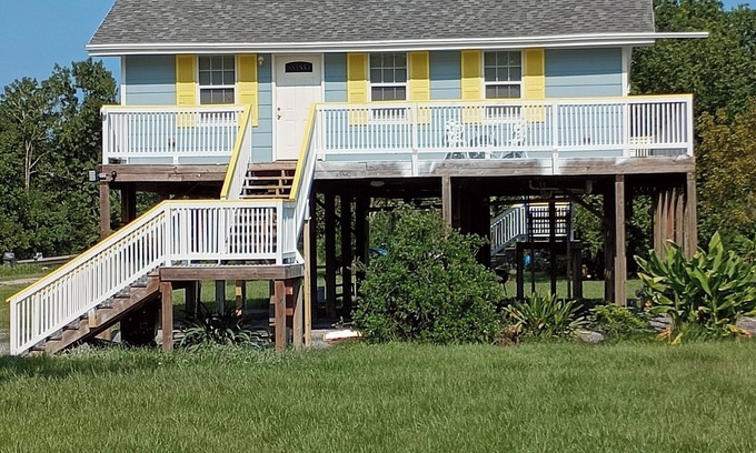 Houma Casa | Butsy's Fish Camp is a Cozy 3-bedroom house. Close to the BEST fishing in LA!