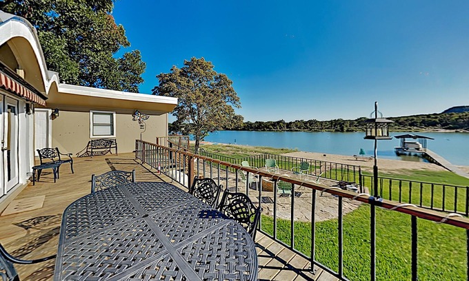 Kingsland Casa | Butterfly Beach House-Private Sandy Beach(100'), Boat Dock, 5BR/3BA, Sleeps 14